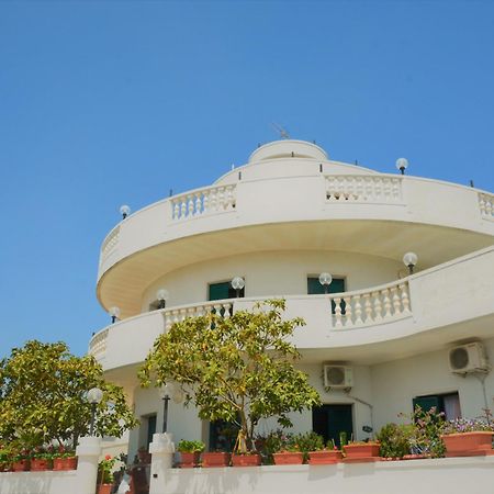 Hotel Falco D'Oro Cisternino Exterior photo